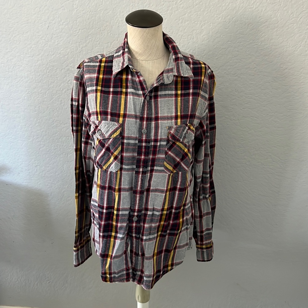 Arizona flannel button down shirt, colors gray, yellow, red and navy blue. sizeM